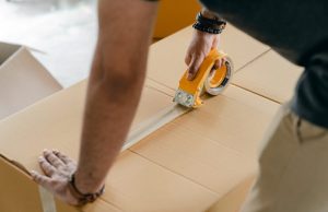 Czy można wysłać szafę kurierem? wysyłka kurierem
